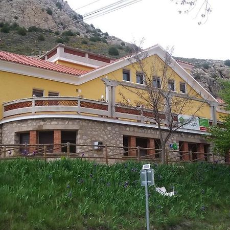 Albergue Santa Barbara Aliaga Zewnętrze zdjęcie