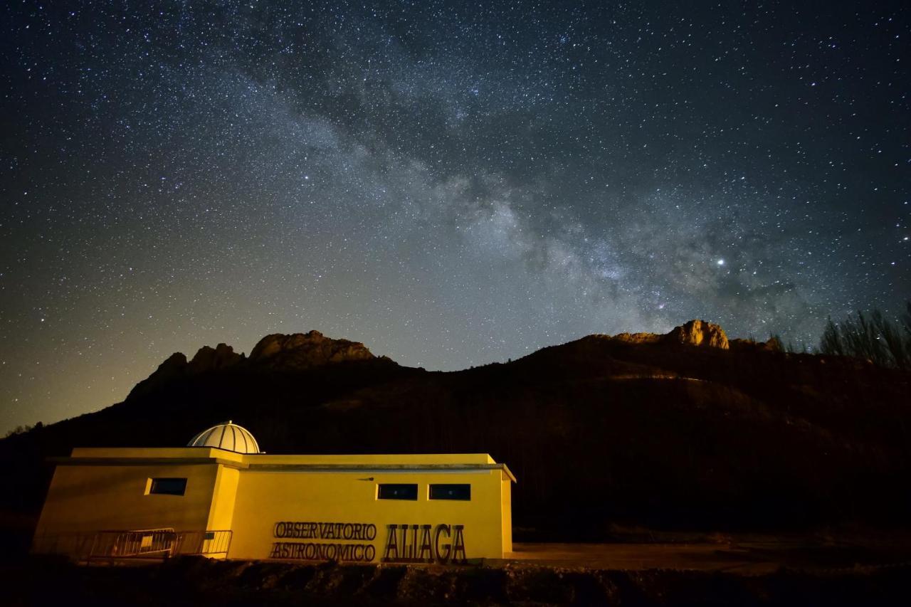 Albergue Santa Barbara Aliaga Zewnętrze zdjęcie