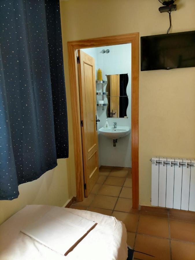 Albergue Santa Barbara Aliaga Zewnętrze zdjęcie