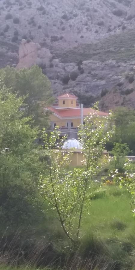 Albergue Santa Barbara Aliaga Zewnętrze zdjęcie